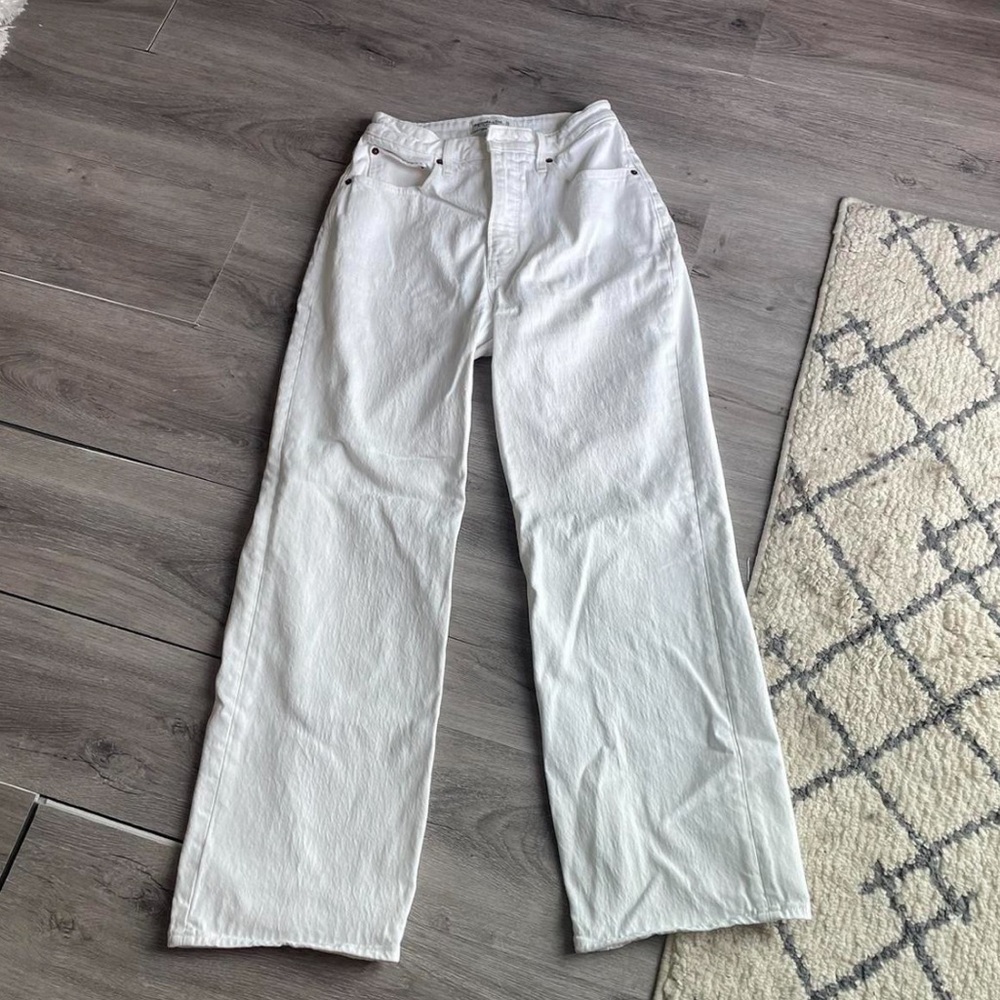 Abercrombie and fitch white relaxed jeans